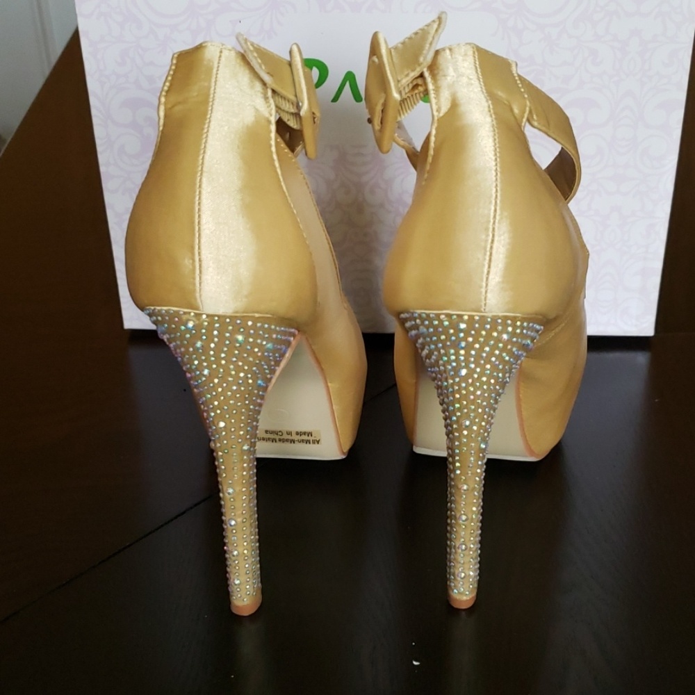 Shoes - Picture 3 of 4